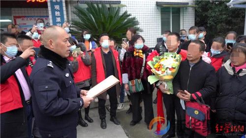 找了48年！父亲去世都没见着的他，终于回家了……(图1)