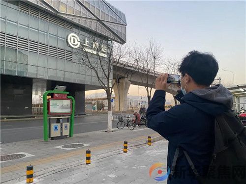 北京地铁“上岸站”走红！考生纷纷拍照打卡…(2)