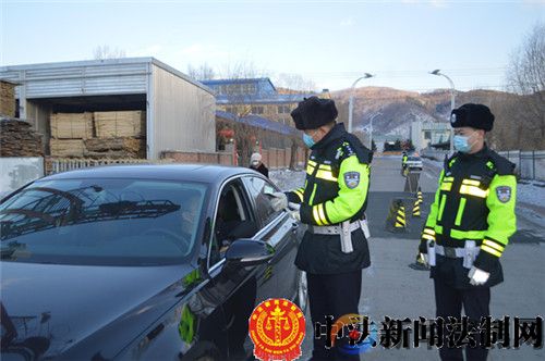 柴河分局交警大队组织开展红蓝对抗实战演练(图3)