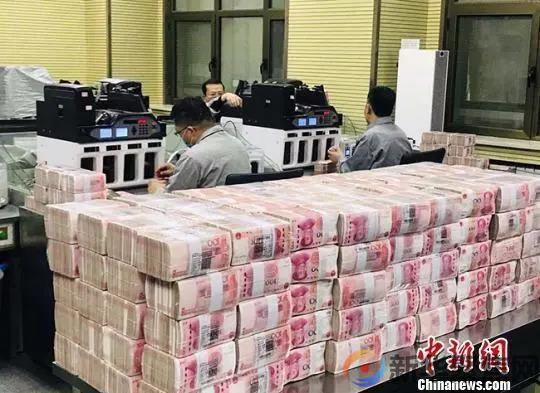 个人存取现金5万元以上要登记，啥信号？(图2)