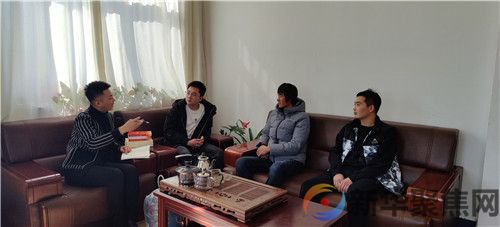 大连瓦房店：西杨乡第一书记纪长伟召开返乡青年座谈会(图1)