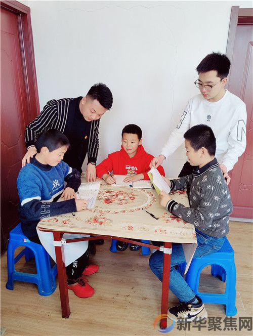 大连瓦房店：西杨乡第一书记纪长伟为孩子“假期充电”(图1)