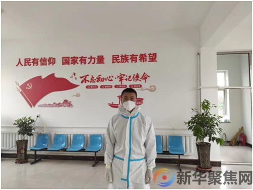 脱下军装  穿上防护服    回乡探亲  化身防疫志愿者(图1)