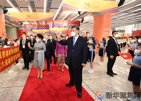习近平抵达香港出席庆祝香港回归祖国25周年大会暨香港特别行政区第六届政府就职典礼并对香港进行视察(2)
