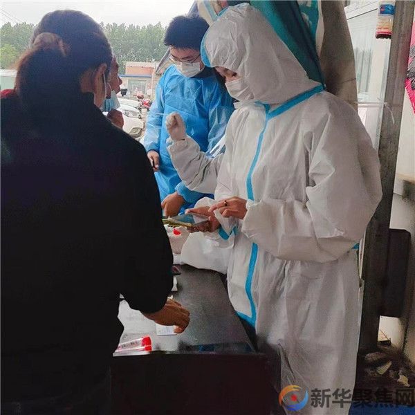 展青春风彩 抒绚丽篇章——返乡大学生积极参与社区疫情防控工作(图2)