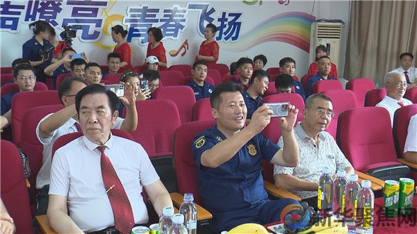 “心连心”义工团队携手“音乐之声”合唱团走进瓦房店市消防救援大队开展慰问活动(图2)