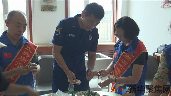 “心连心”义工团队携手“音乐之声”合唱团走进瓦房店市消防救援大队开展慰问活动(图4)