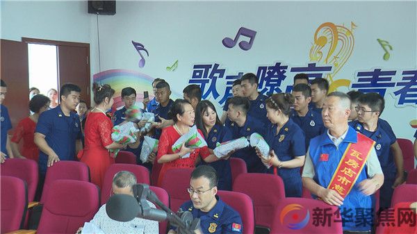 “心连心”义工团队携手“音乐之声”合唱团走进瓦房店市消防救援大队开展慰问活动(图5)