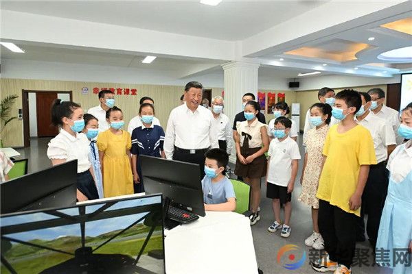 习近平：党始终在人民身边(图1)