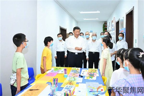 习近平：党始终在人民身边(图2)