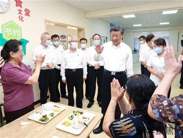 习近平：党始终在人民身边(图4)