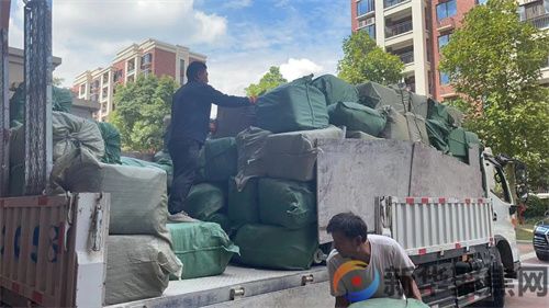 助老公益行（一）  -----龙膏姜粉2520份捐赠上海养老院、社区、部分寺院老人(图2)