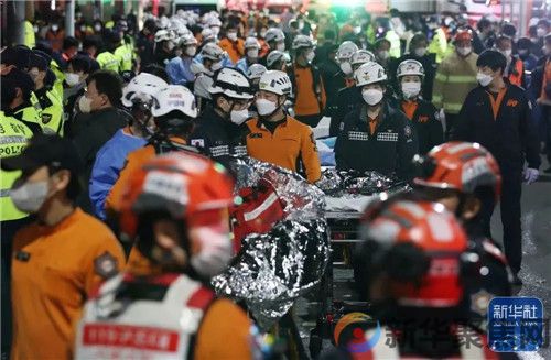 韩国首尔发生踩踏事故，至少146人死亡(3)