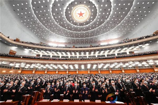 政府工作报告极简版来了！只有700字(图1)
