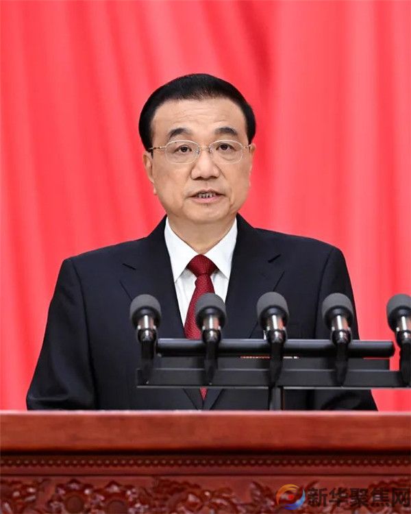 十四届全国人大一次会议在京开幕 习近平等在主席台就座(图3)