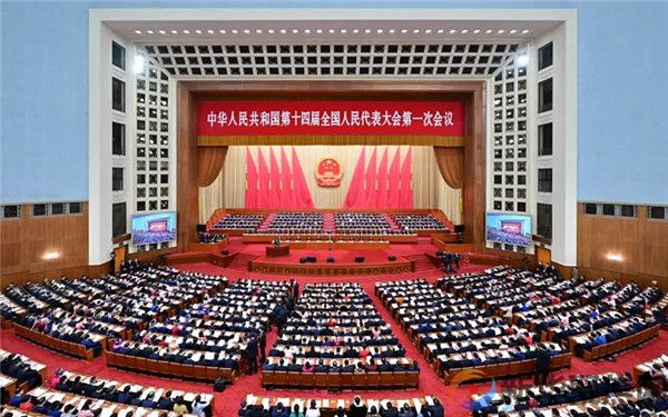 十四届全国人大一次会议在京开幕 习近平等在主席台就座(图5)