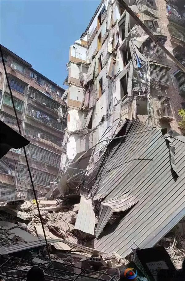 10层危房垮塌！当地回应(图1)