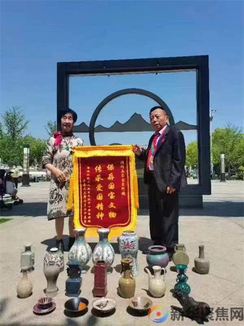 “大爱”收藏家何玉琴向香港红色文化教育交流中心义捐收藏珍品(图1)