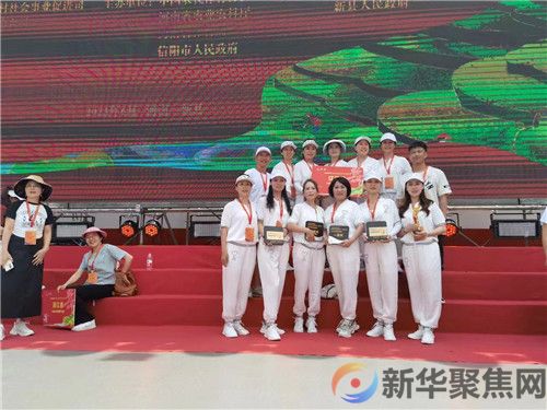 普兰店区广场舞队获得全国和乡村广场舞大赛总分第一名(8) 普兰店区广场舞队获得全国和乡村广场舞大赛总分第一名(8)