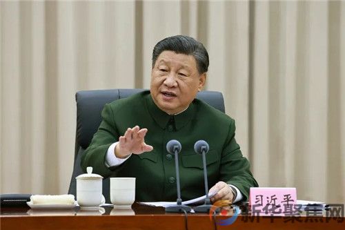 习近平视察武警海警总队东海海区指挥部(图1)