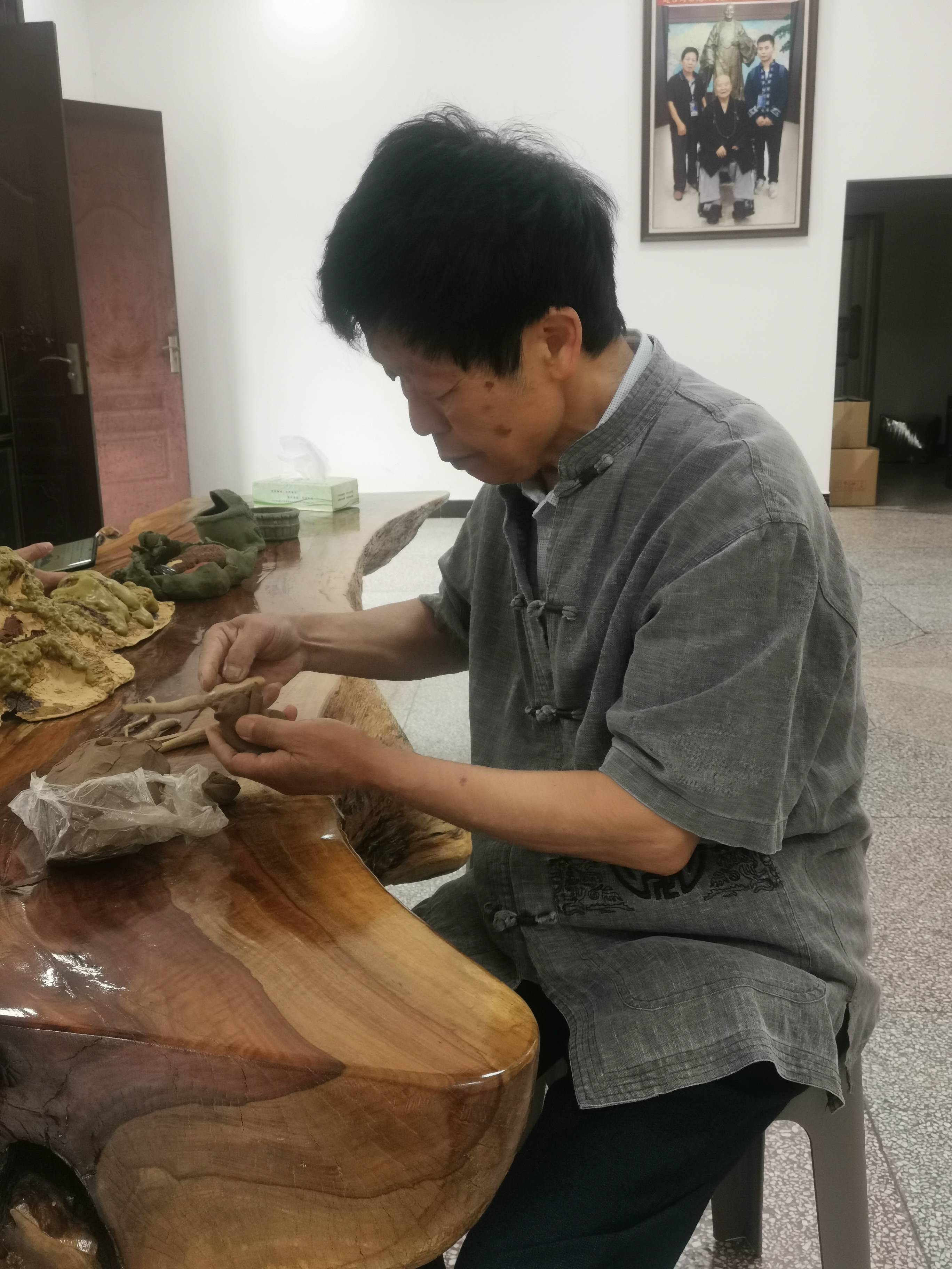 泥壤藏禅韵 匠心续千秋 遵义泥牛黄非遗传承仪式在余庆举行(3)