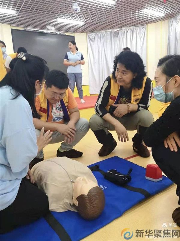 中国狮子联会大连慈心服务队走进开发区骥才幼儿园心肺复苏培训(图7)